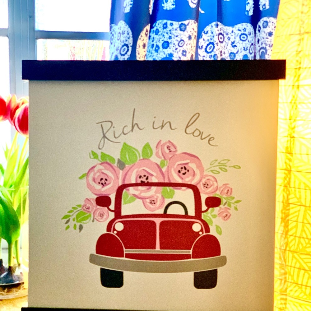 🆕 Rich in Love Wall Decor